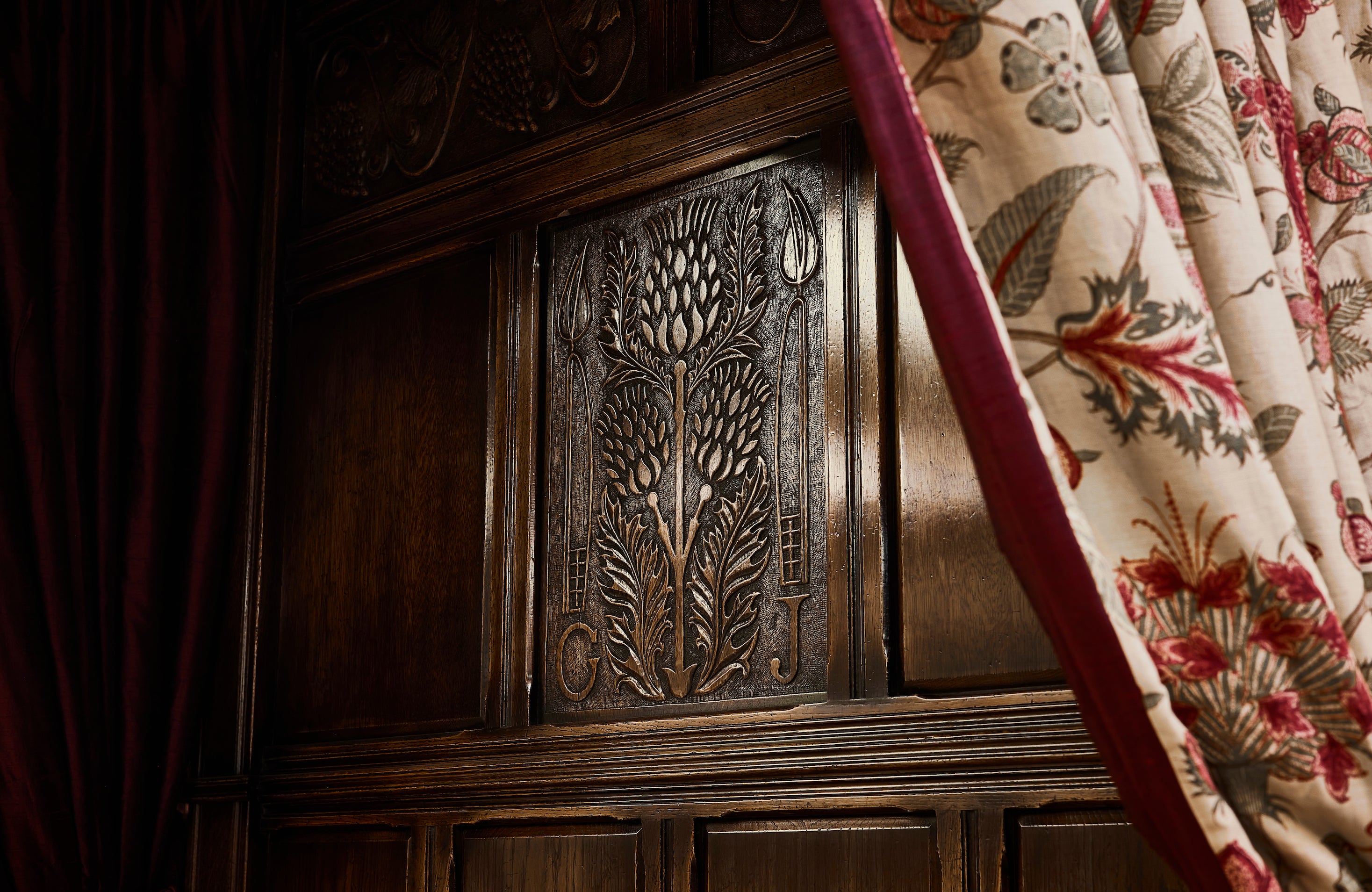 Balmoral Bespoke Carved Four Poster Bed – Royal Oak Furniture Company