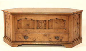 Canterbury Corner TV Table