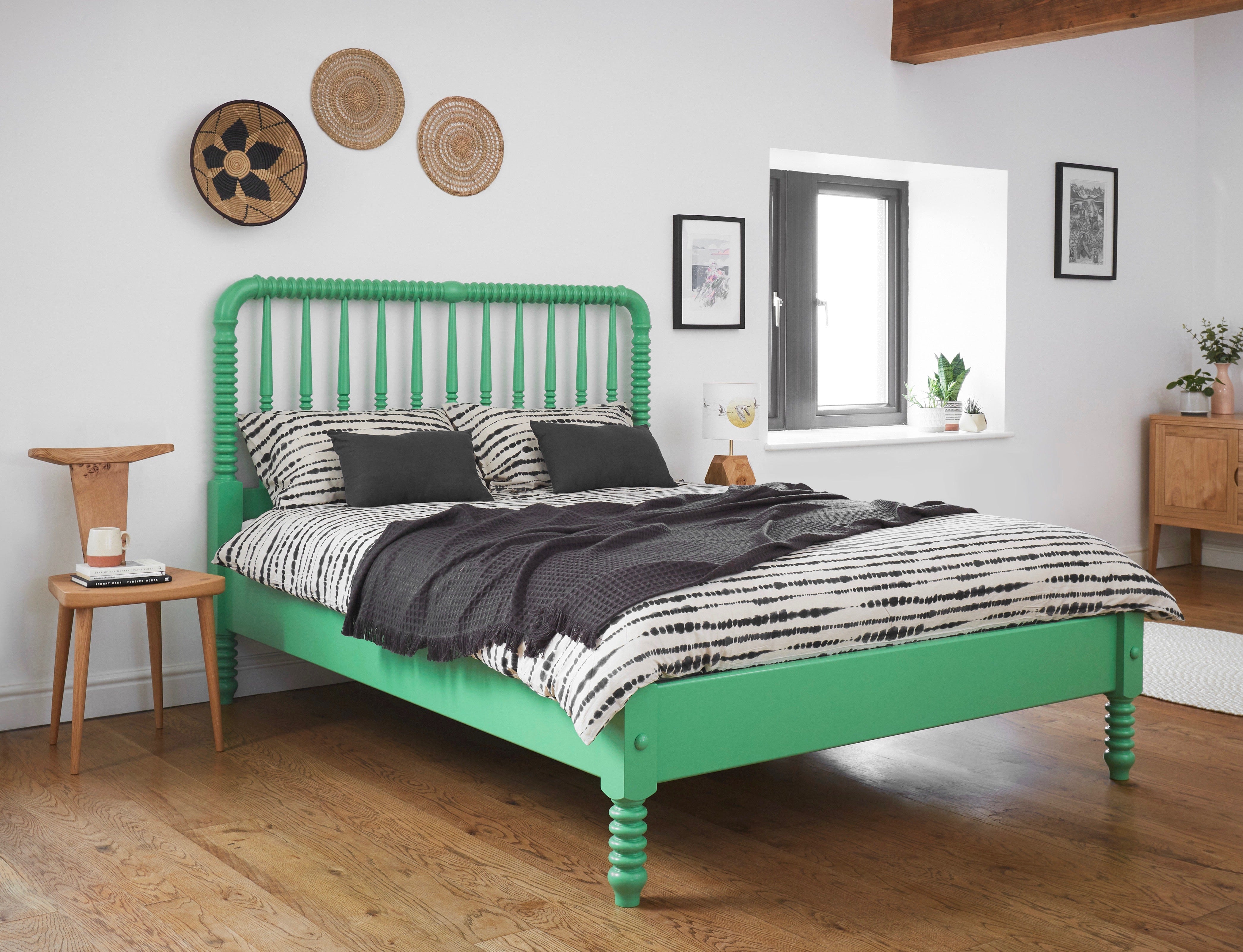 Hetton Curved Spindle Bed