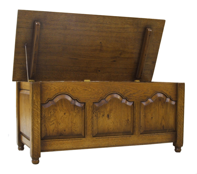 JE105-Blanket-Box-open