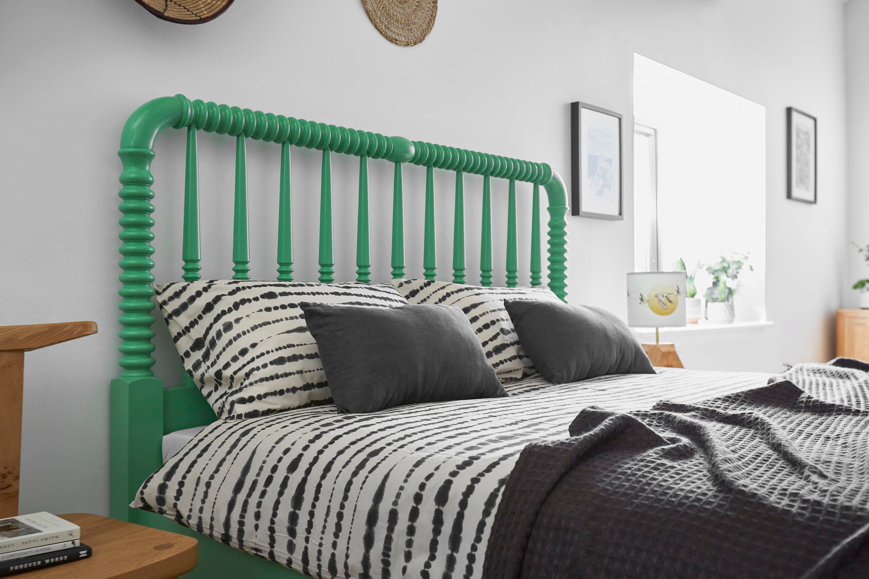 Hetton Curved Spindle Bed