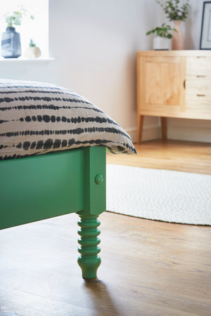 Hetton Curved Spindle Bed