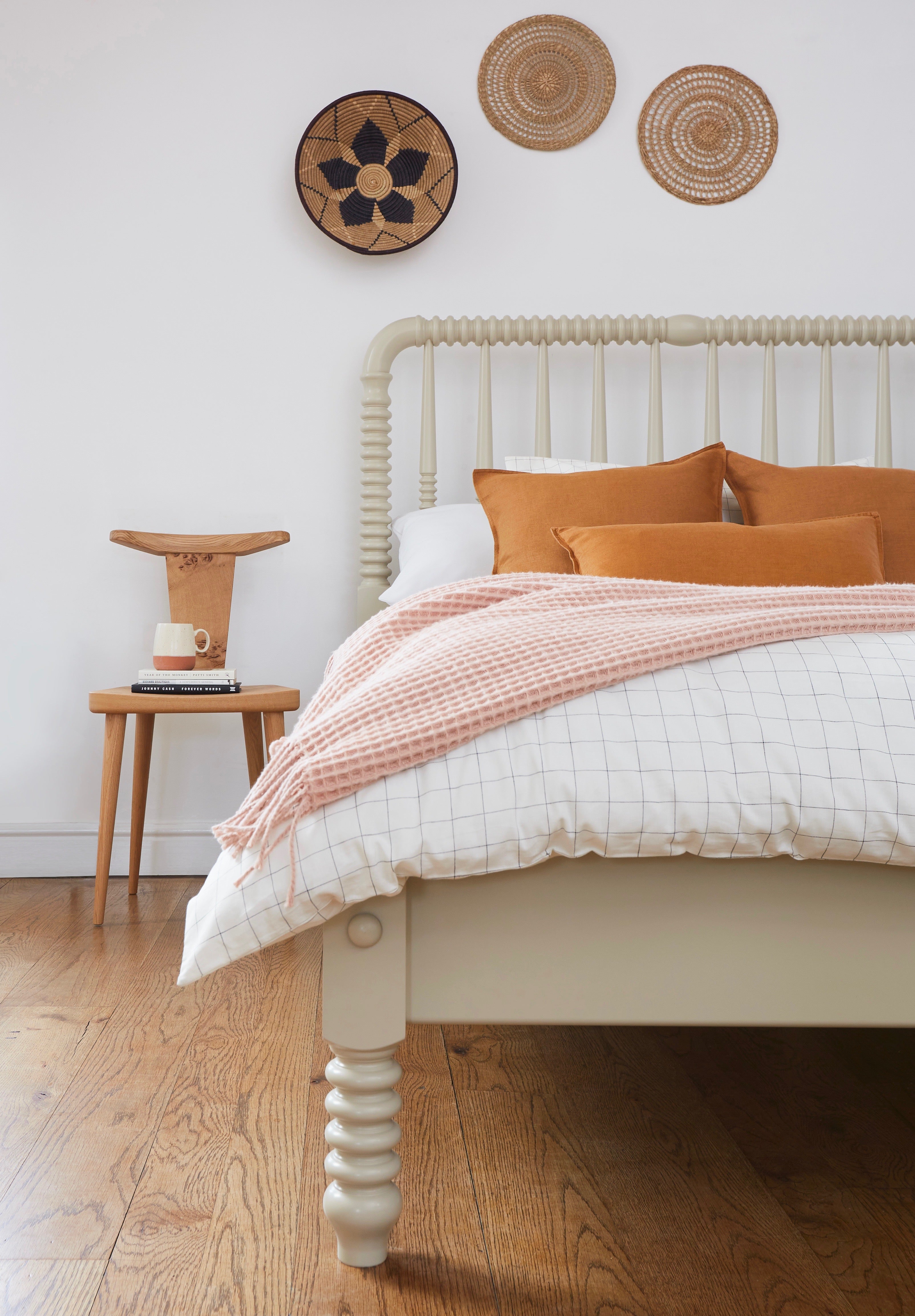 Full size shop spindle bed