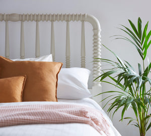 Hetton Curved Spindle Bed
