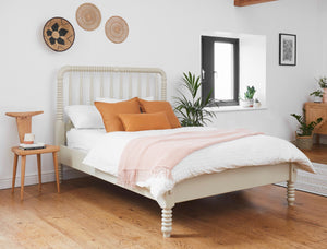 Hetton Curved Spindle Bed